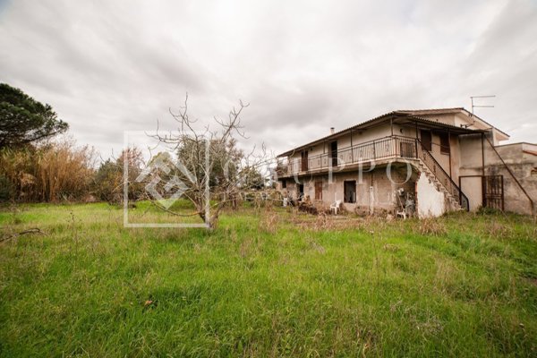 casa indipendente in vendita ad Aprilia in zona Fossignano