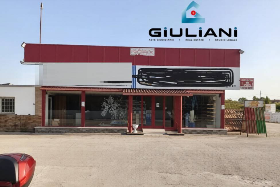 negozio in vendita ad Aprilia in zona Campo di Carne