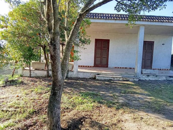 casa indipendente in vendita ad Aprilia in zona Campoverde