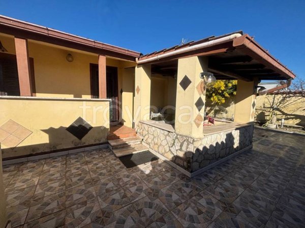 casa indipendente in vendita ad Aprilia in zona Genio Civile