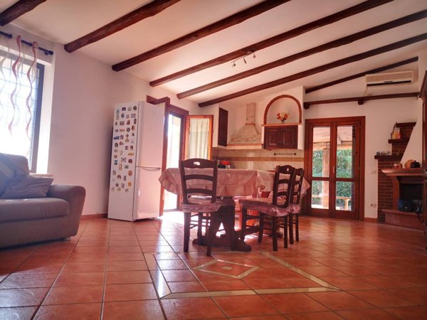 casa indipendente in vendita ad Aprilia in zona Casalazzara