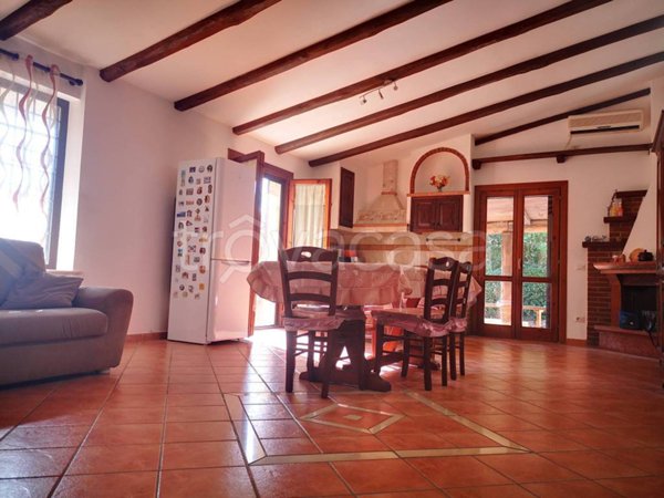 casa indipendente in vendita ad Aprilia in zona Casalazzara