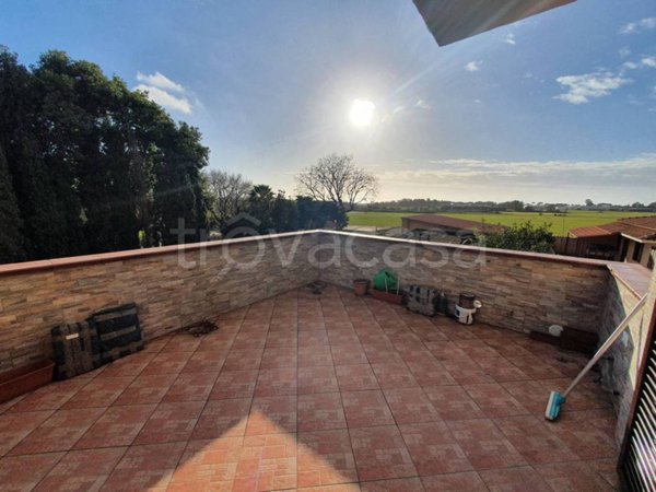 appartamento in vendita ad Aprilia in zona Cogna