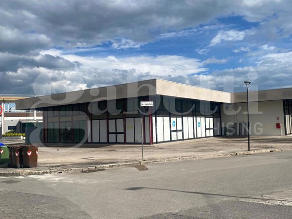 locale commerciale in vendita ad Aprilia