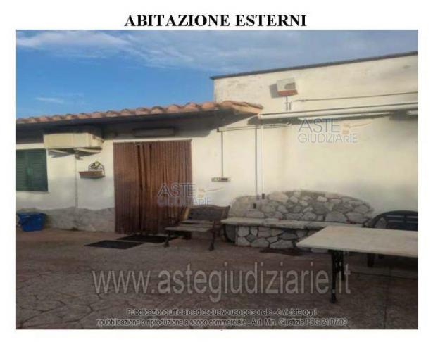casa indipendente in vendita ad Aprilia in zona Fossignano