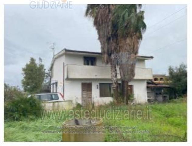 casa indipendente in vendita ad Aprilia in zona Genio Civile