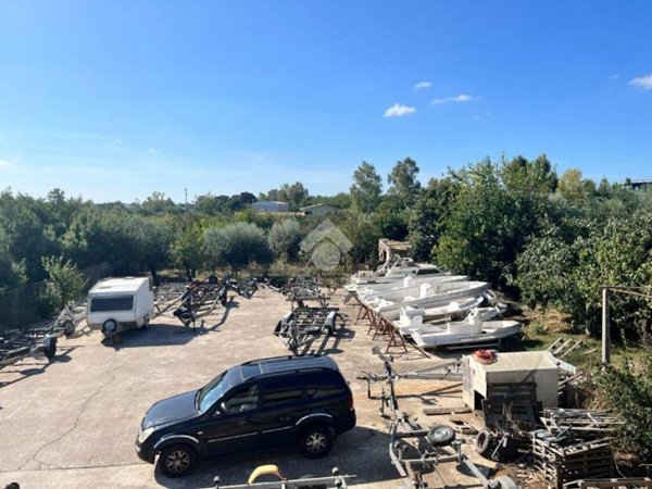 negozio in vendita ad Aprilia in zona Riserva Nuova