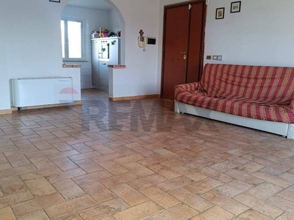 casa indipendente in vendita ad Aprilia in zona Fossignano