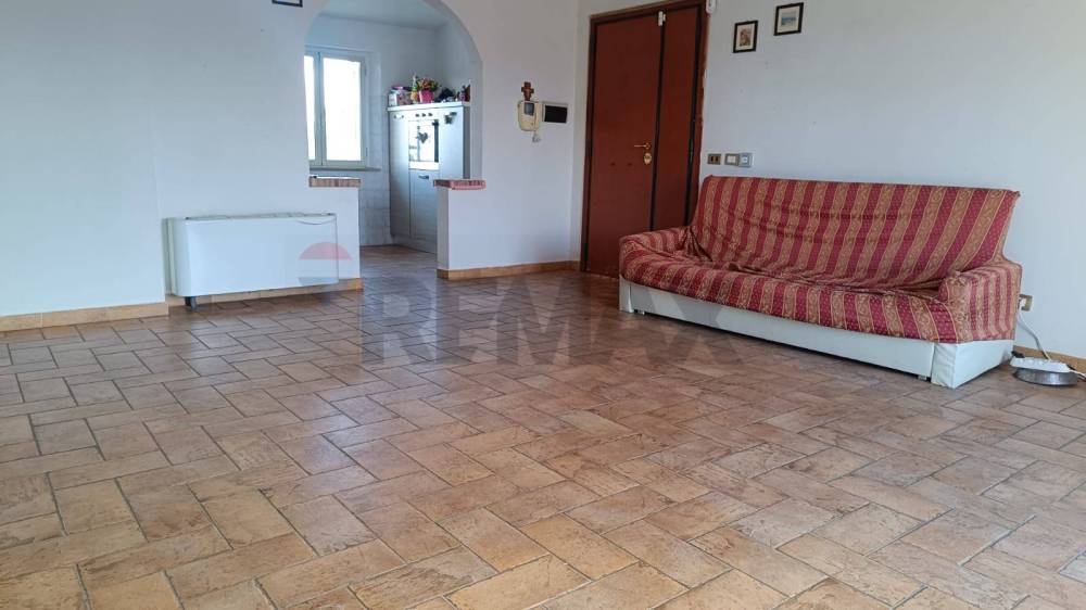 casa indipendente in vendita ad Aprilia in zona Fossignano
