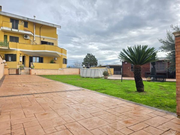 appartamento in vendita ad Aprilia in zona Cogna