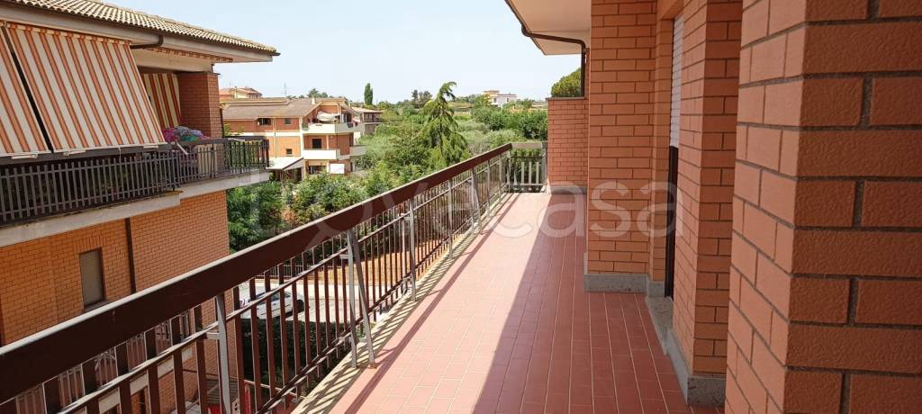 appartamento in vendita ad Aprilia in zona Campoleone