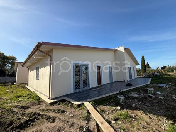 casa indipendente in vendita ad Aprilia in zona Fossignano