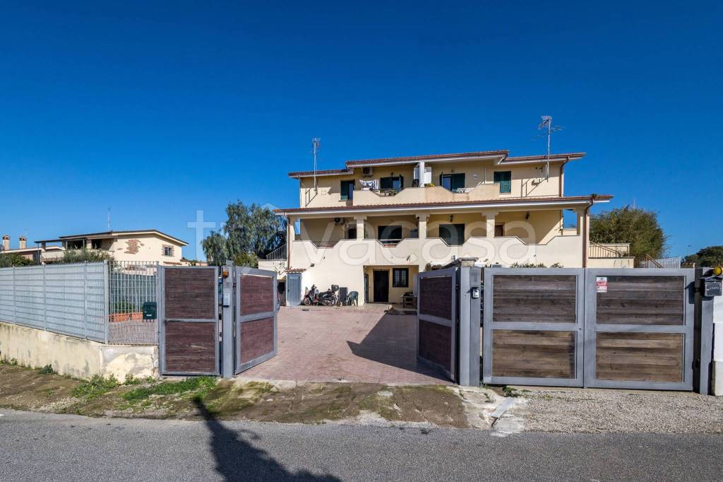 appartamento in vendita ad Aprilia in zona Fossignano