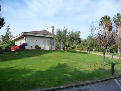 casa indipendente in vendita ad Aprilia in zona Campoverde