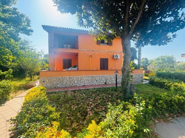 casa indipendente in vendita ad Aprilia in zona Cogna