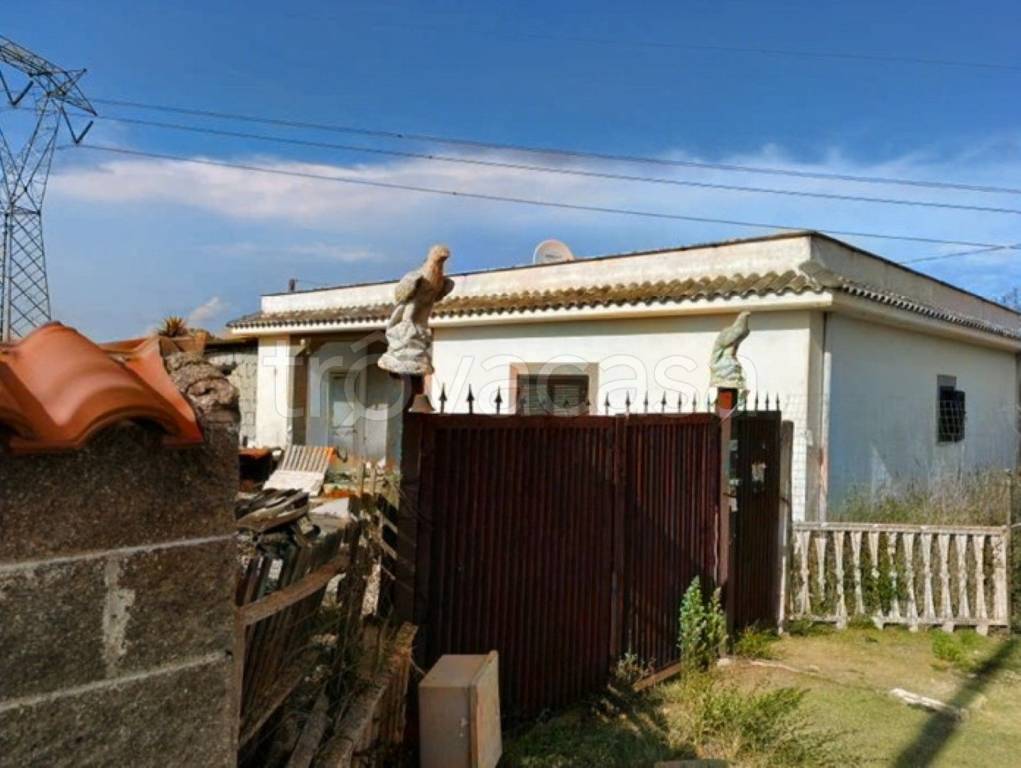 casa indipendente in vendita ad Aprilia in zona Campoverde