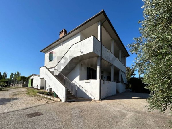 casa indipendente in vendita ad Aprilia in zona Casalazzara