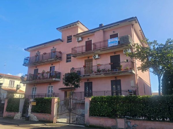 appartamento in vendita ad Aprilia in zona Campo di Carne
