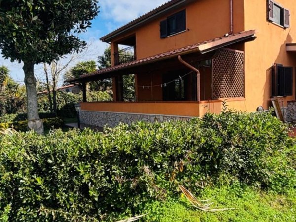 casa indipendente in vendita ad Aprilia in zona Cogna