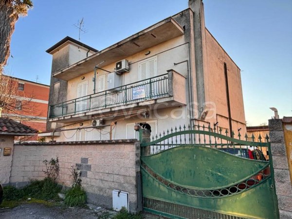 appartamento in vendita ad Aprilia in zona Campo di Carne