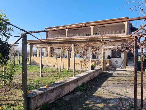 casa indipendente in vendita ad Aprilia in zona Genio Civile