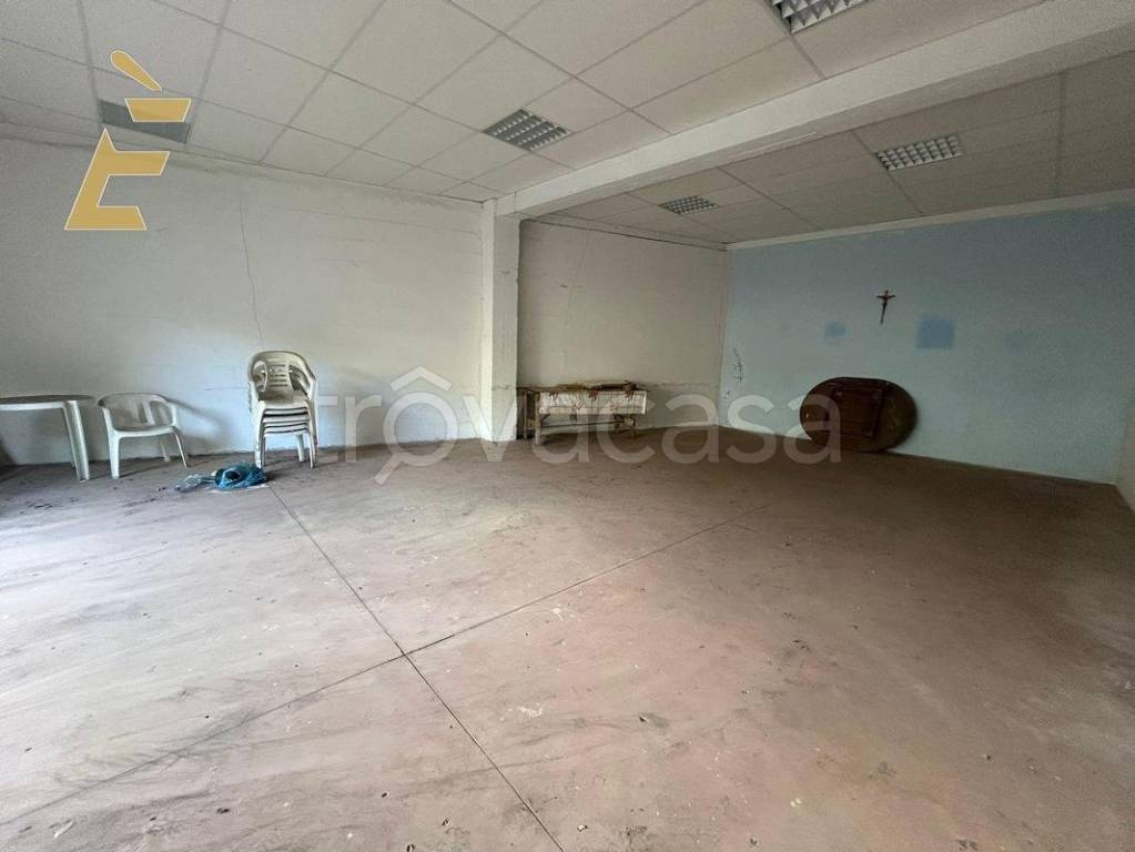 locale di sgombero in vendita ad Aprilia