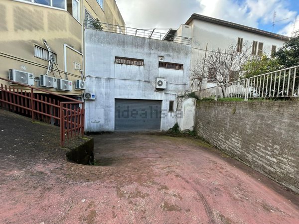 locale di sgombero in vendita ad Aprilia