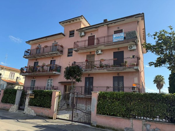 appartamento in vendita ad Aprilia in zona Campo di Carne