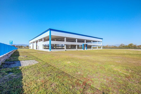 capannone in vendita ad Aprilia