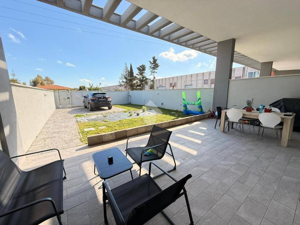 casa indipendente in vendita ad Aprilia in zona Campo di Carne