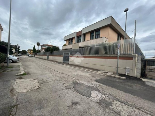 negozio in vendita ad Aprilia in zona Riserva Nuova