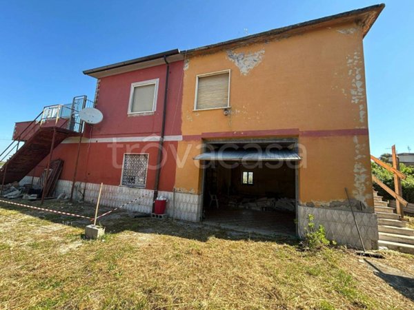 casa indipendente in vendita ad Aprilia in zona Torre del Padiglione