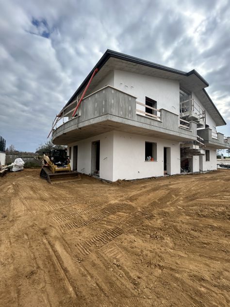 appartamento in vendita ad Aprilia in zona Casalazzara