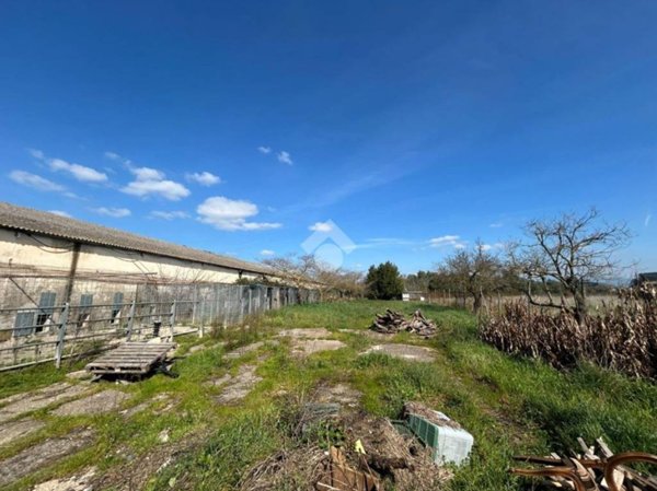 terreno edificabile in vendita ad Aprilia