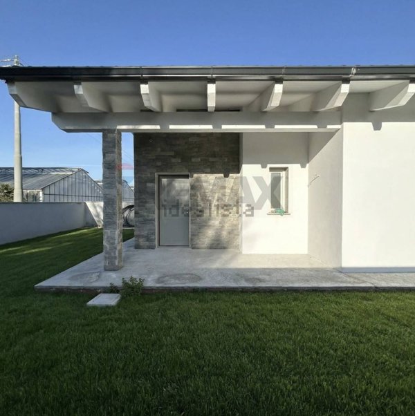 casa indipendente in vendita ad Aprilia