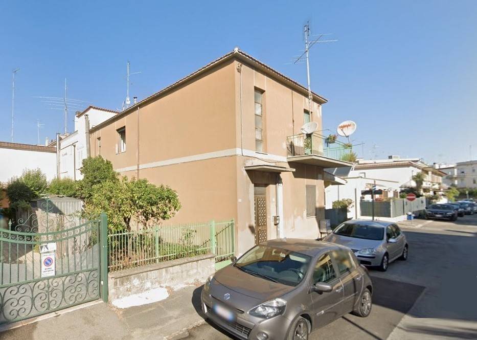 intera palazzina in vendita ad Aprilia