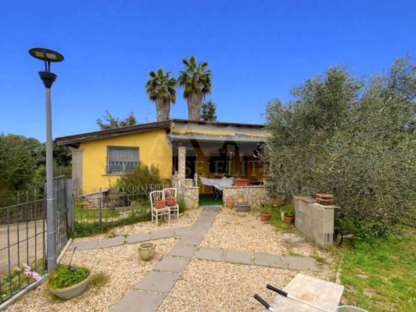 casa indipendente in vendita ad Aprilia in zona Casalazzara