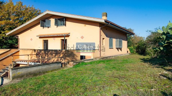 casa indipendente in vendita ad Aprilia in zona Fossignano