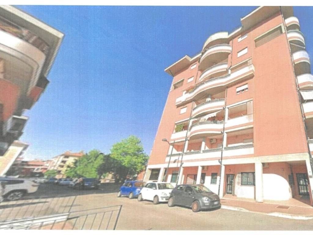 negozio in vendita ad Aprilia