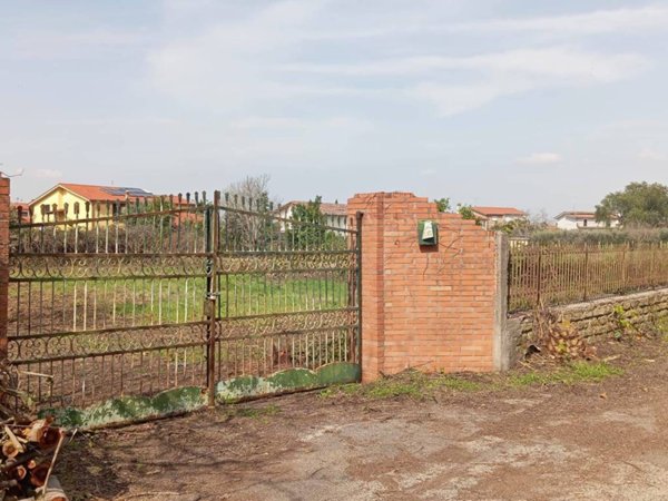terreno agricolo in vendita ad Aprilia in zona Fossignano