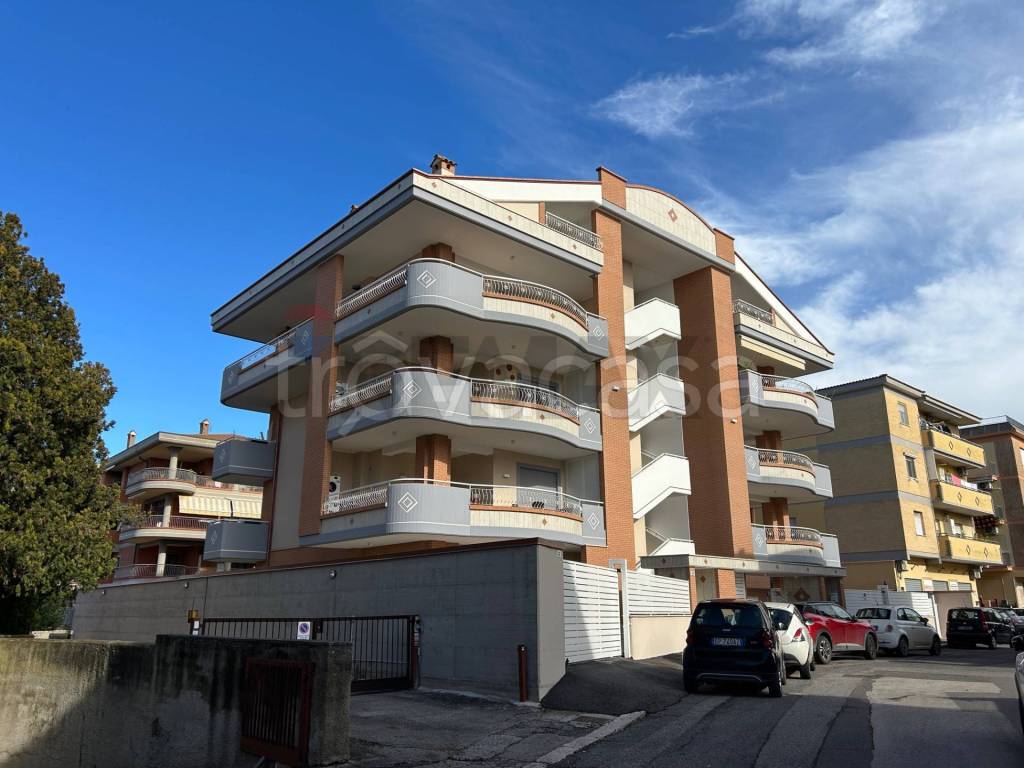 intera palazzina in vendita ad Aprilia