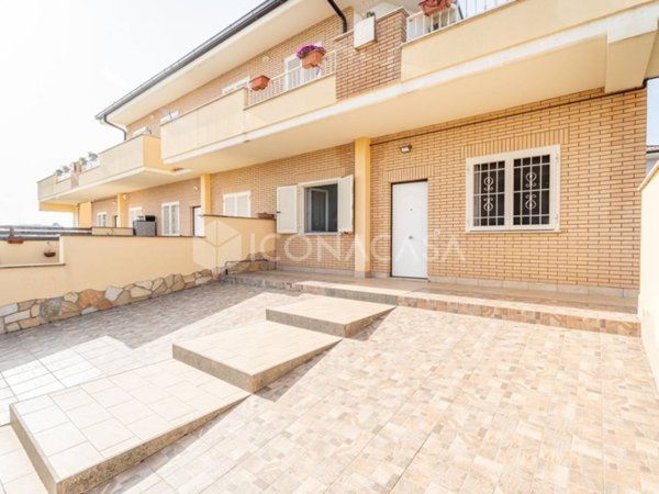 appartamento in vendita ad Aprilia in zona Camilleri-Vallelata
