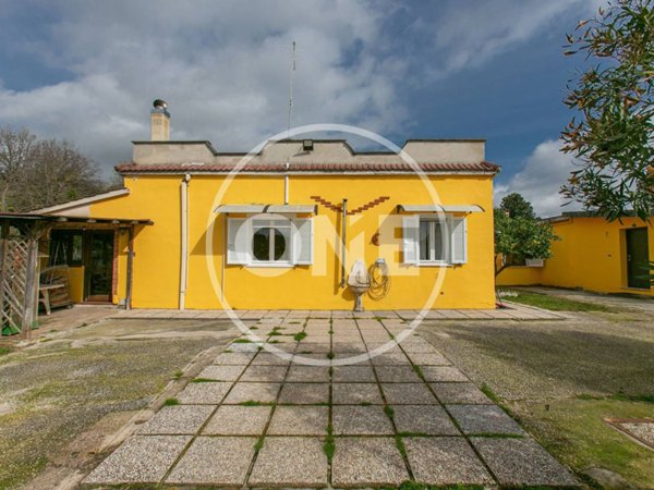 casa indipendente in vendita ad Aprilia in zona Fossignano
