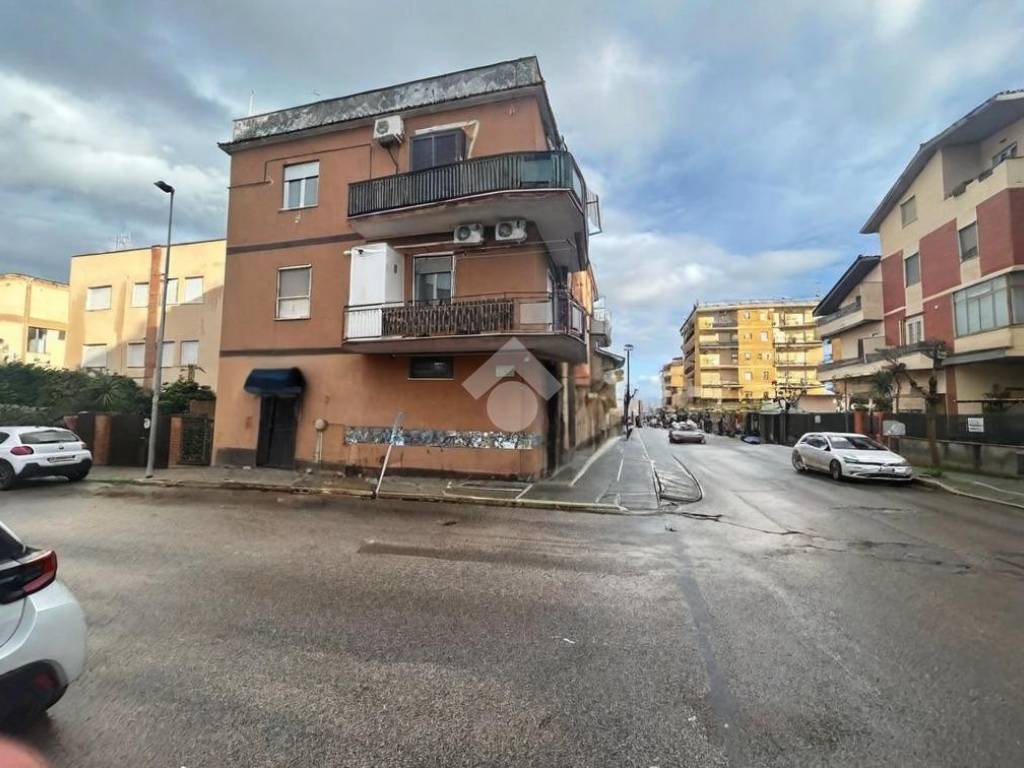 negozio in vendita ad Aprilia