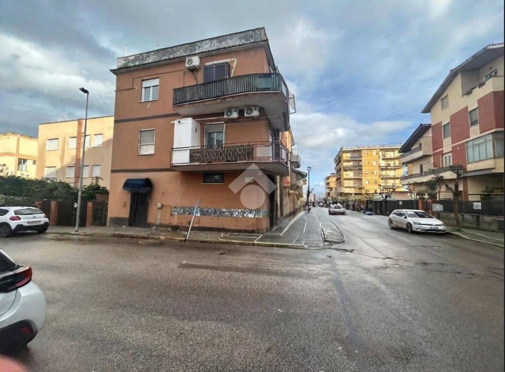 negozio in vendita ad Aprilia