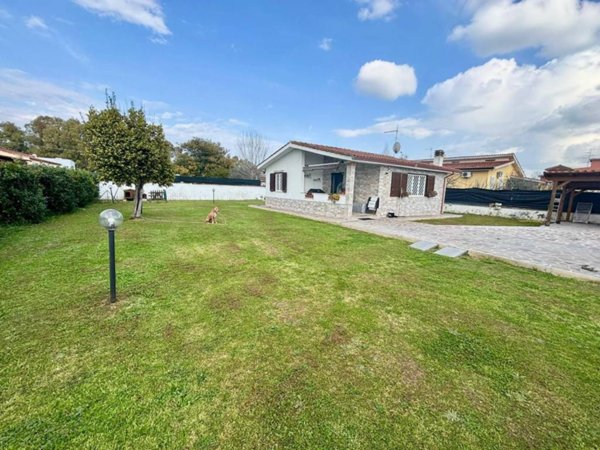 casa indipendente in vendita ad Aprilia in zona Genio Civile