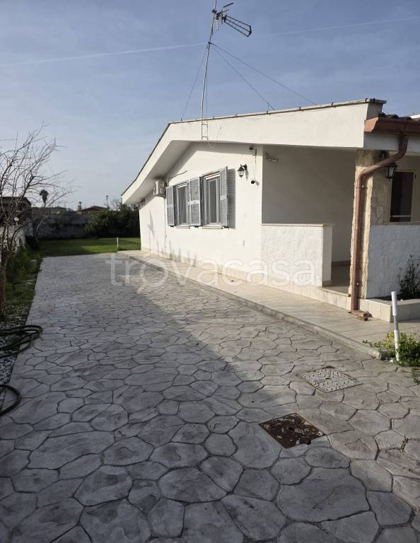 casa indipendente in vendita ad Aprilia in zona Campoverde