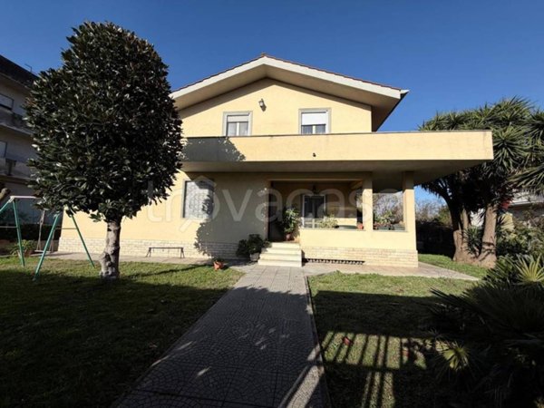 casa indipendente in vendita ad Aprilia