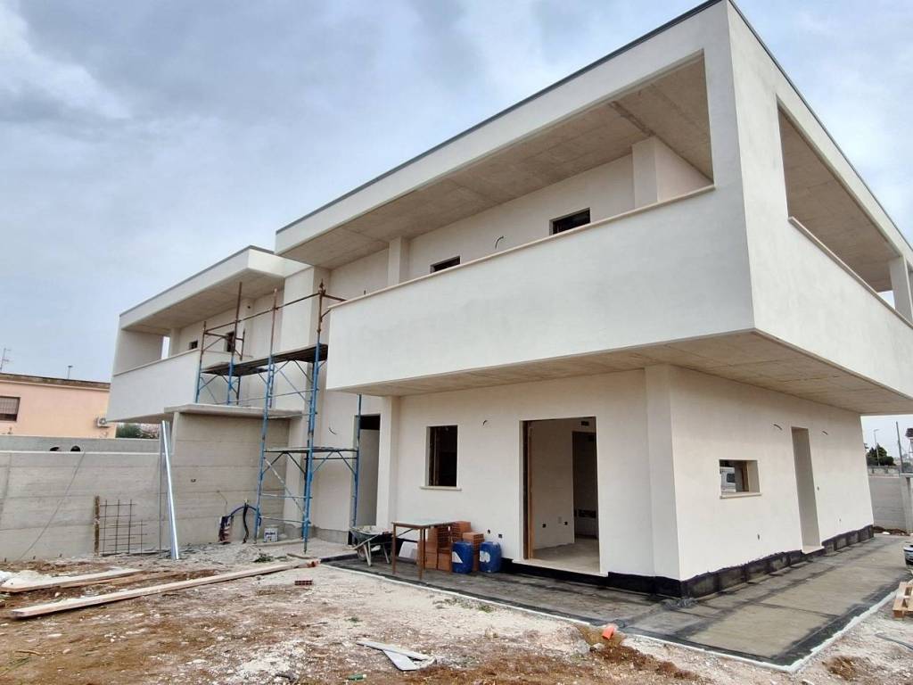 casa indipendente in vendita ad Aprilia in zona Fossignano