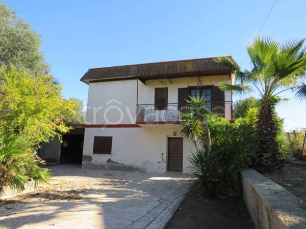 casa indipendente in vendita ad Aprilia in zona Fossignano